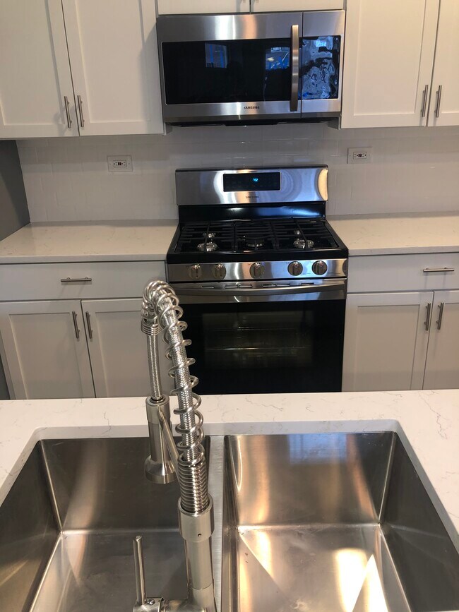 First Floor - 4836 S Michigan Ave