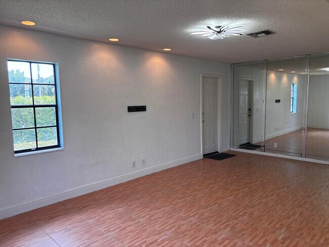 Building Photo - 12761 Westhampton Cir