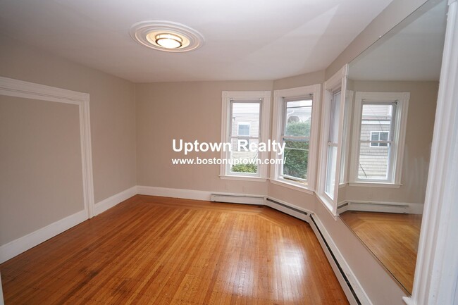 Building Photo - Spacious 2 Bed Right In The Heart Of Allston!