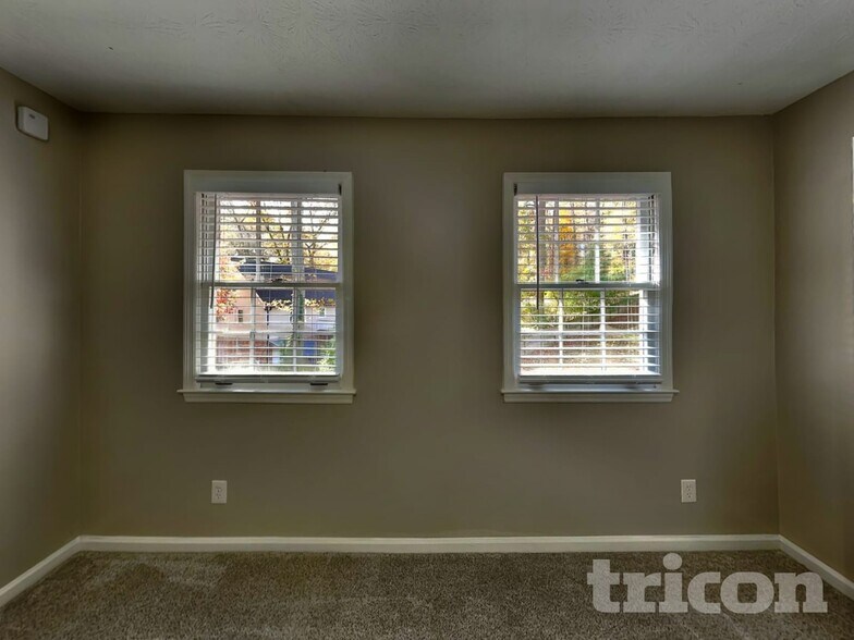 Building Photo - 361 Willow Glenn Dr