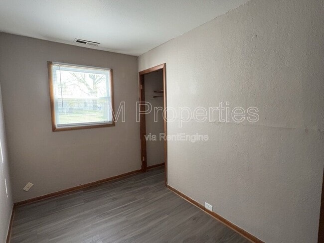 Building Photo - 1007 E North St