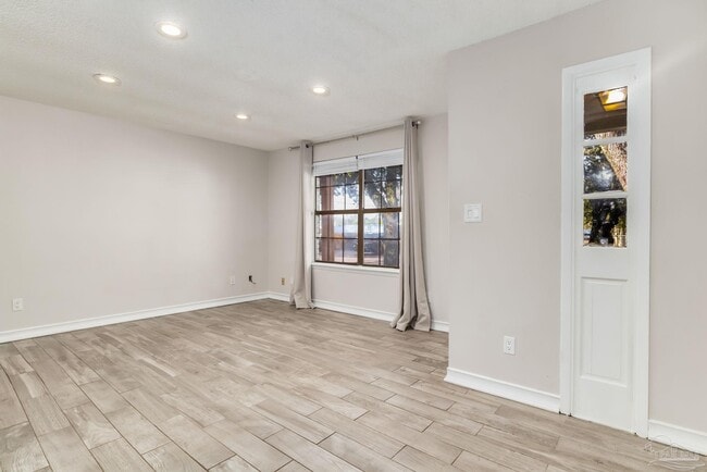 Building Photo - 207 McClure Dr