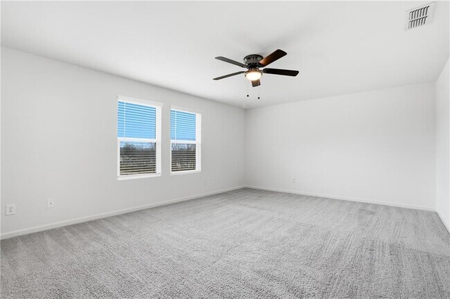 Building Photo - 395 Knightsbridge Ln