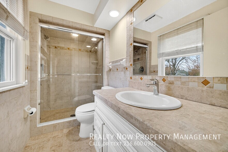 Building Photo - 2171 Cedarview Dr