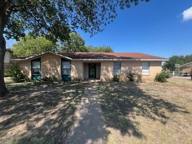 Primary Photo - Spacious 3/2 in Midway ISD