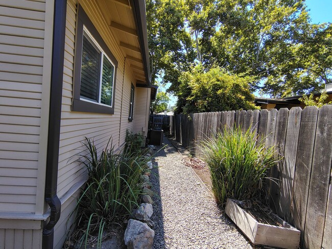 Building Photo - 701 Tuolumne Blvd