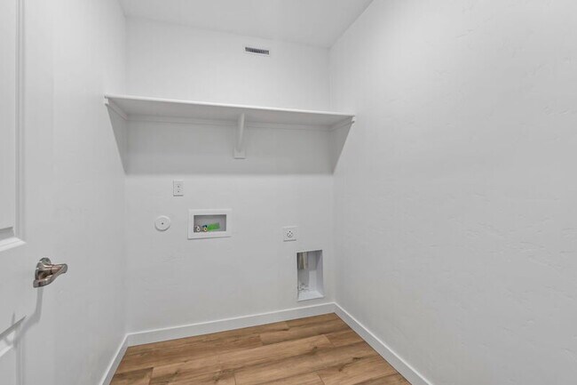Building Photo - 6743 W Yoke St