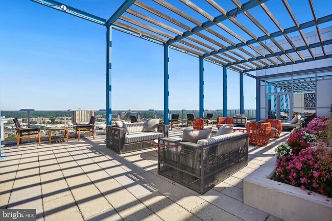 Building Photo - 930 Rose Ave