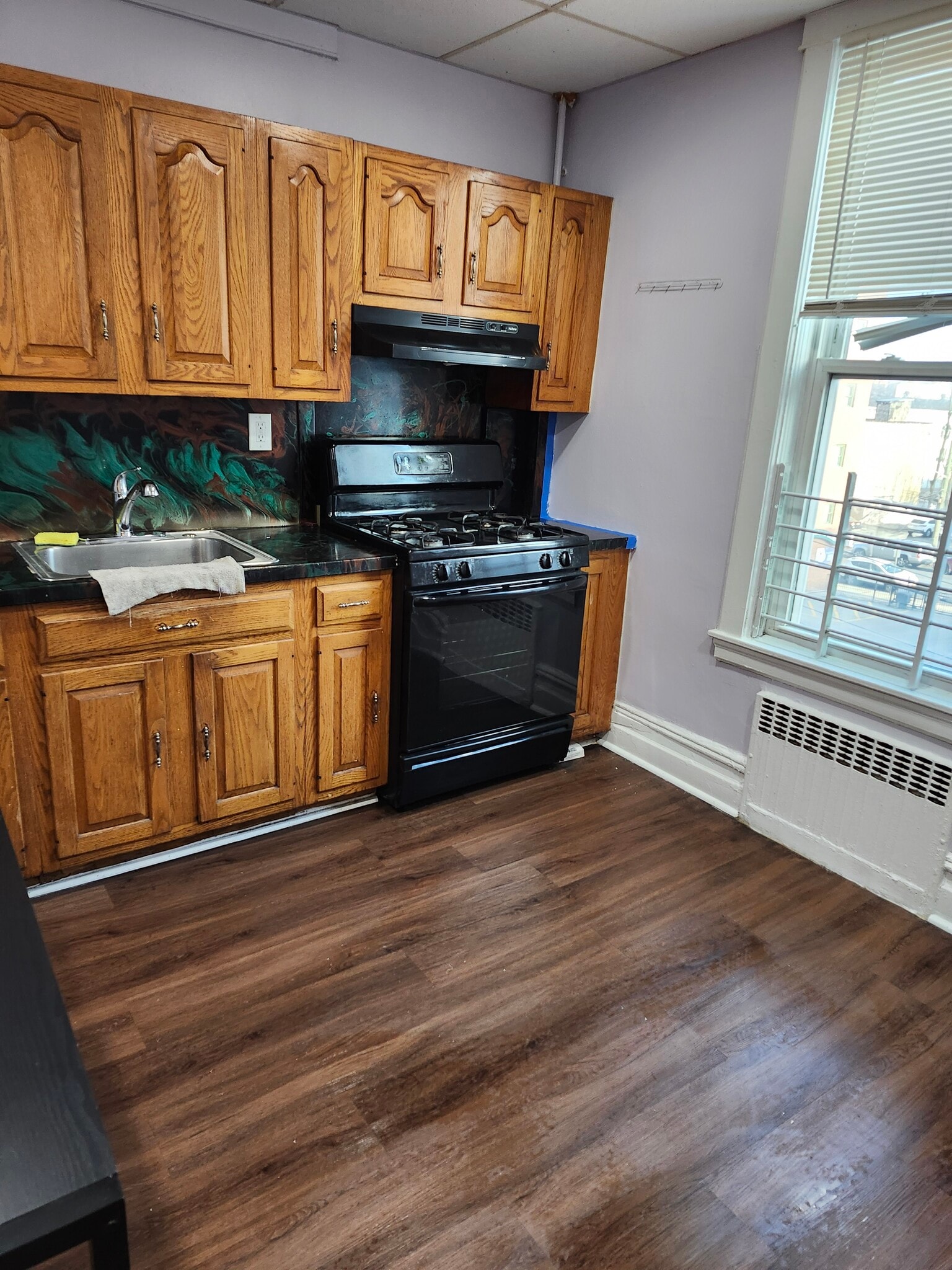 EIK - 70 Valentine St