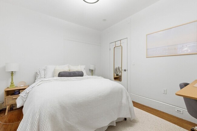 Building Photo - 194 Emerson St