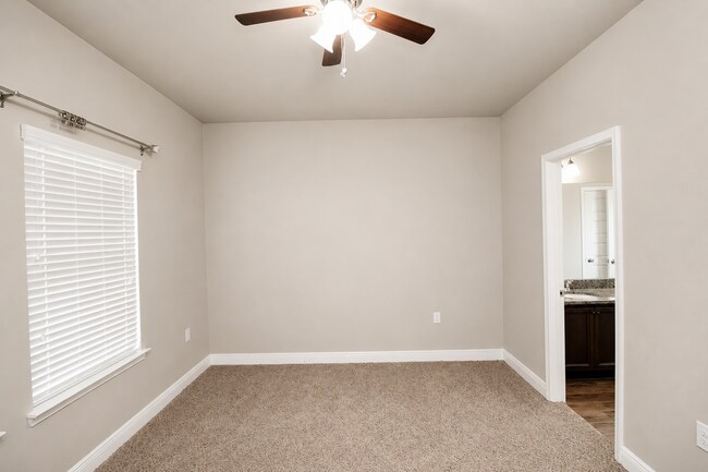 Building Photo - Spacious Pace Home Featuring 4 Bedrooms, 3.5 Baths, Two Living Areas & First-Floor Primary Suite ...