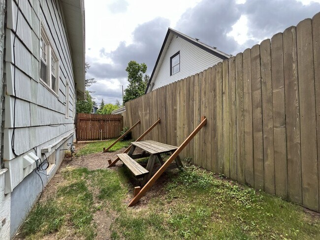Building Photo - Bright and Open Home with Flexible Living Spaces and an Expansive Backyard
