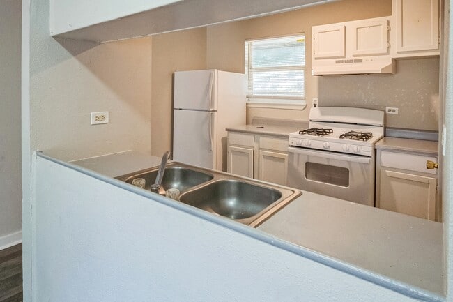 Building Photo - Summit at Orton Hill & Plaza Drive