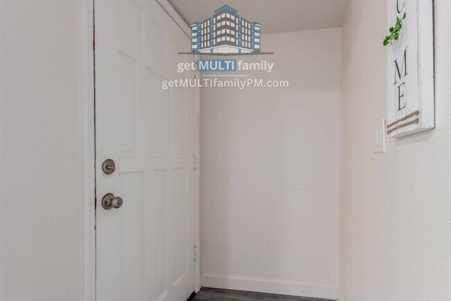 Building Photo - 515 W Pebble Beach Dr