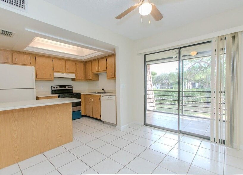 Primary Photo - 4464 Oak Terrace Dr