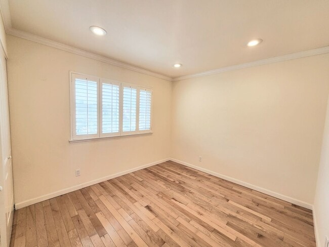 Building Photo - Updated 4 bedroom home