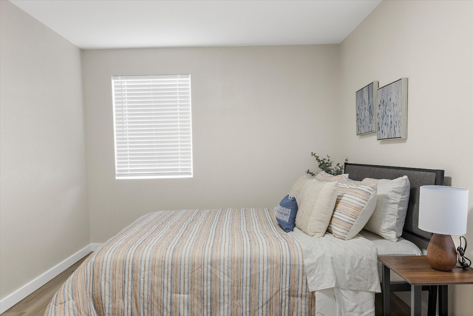 Building Photo - 2410 W Bruneau Pl