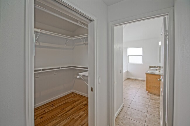 Building Photo - REMODELED, BRIGHT & SPACIOUS, 2-STORY HOME...