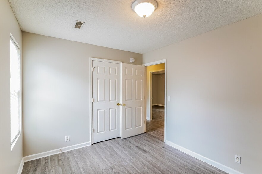 Building Photo - 1515 Rochester Dr