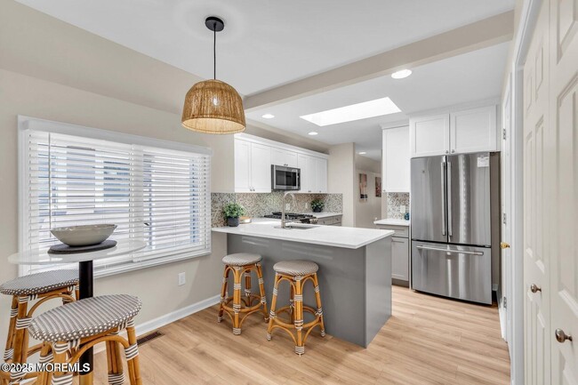 Building Photo - 520 Brighton Ave