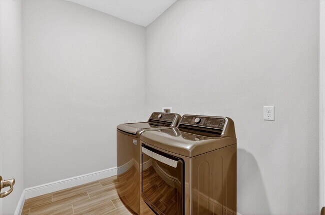 Building Photo - 4617 SW Keats St