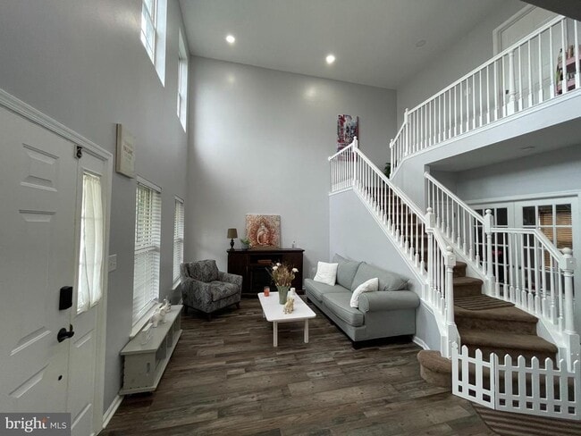 Primary Photo - 728 Slate Hill Dr