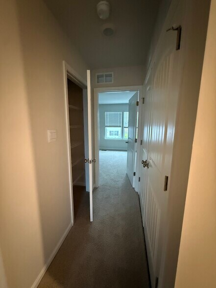 Building Photo - 10958 Farmerfield St