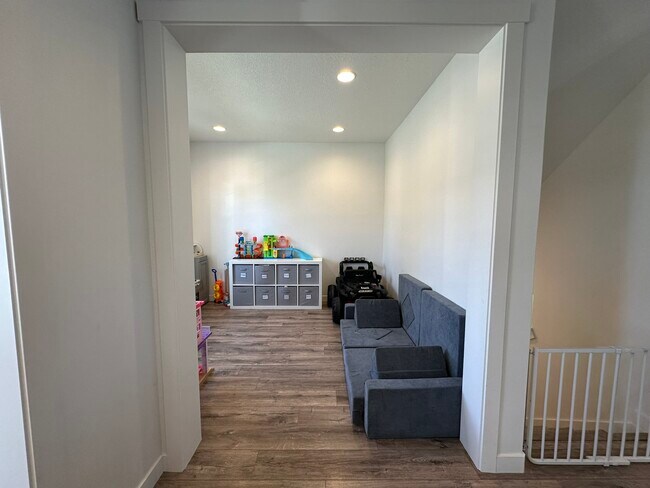 Building Photo - 6442 Bethany Way