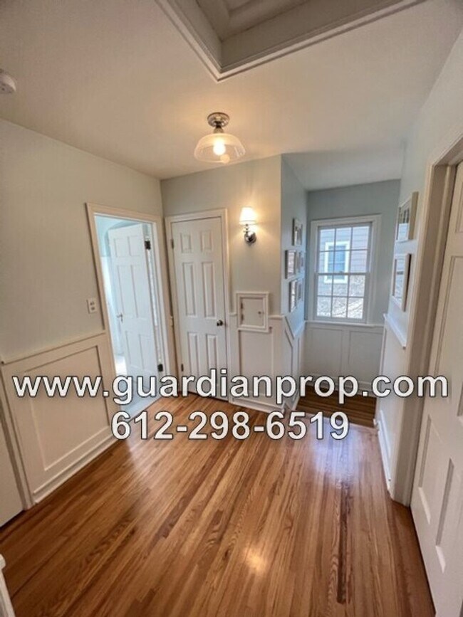 Building Photo - Highland Park House Available December 1st...