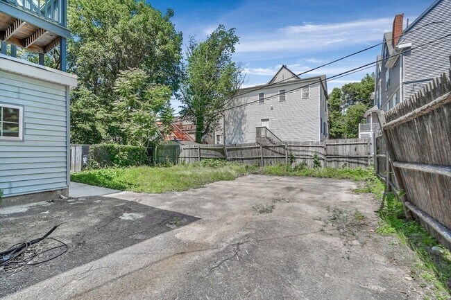 Building Photo - 74 Ruthven St