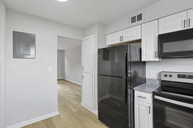 Building Photo - Charming 1BD/1BA Near Downtown Columbus — Minutes to German Village