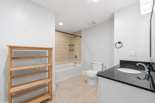 Building Photo - 61 Market St