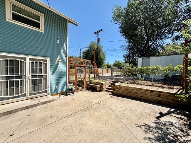 Building Photo - Charming 1925 Hillside Bungalow | Downtown Colorado Springs