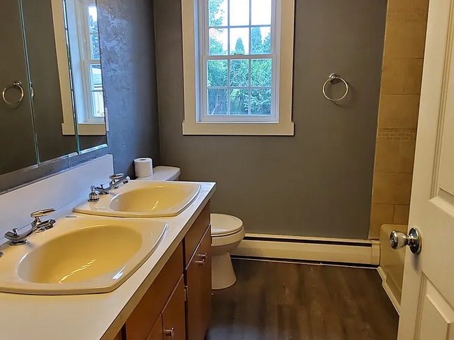 Building Photo - charming single-family home