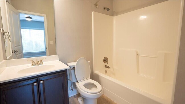 Building Photo - 3731 Ivy Lawn Dr NE
