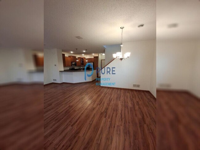 Building Photo - Woodbury 3 BR /2 BA Pet friendly Townhouse...