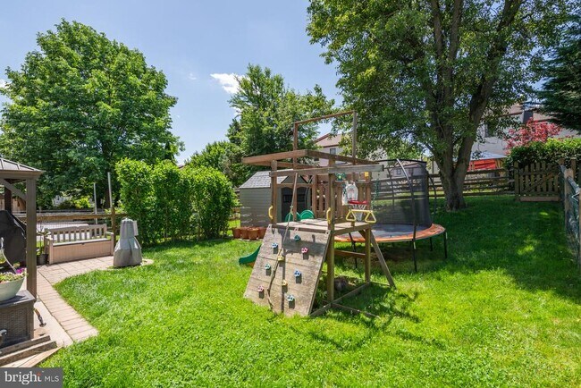 Building Photo - 994 Princeton Pl