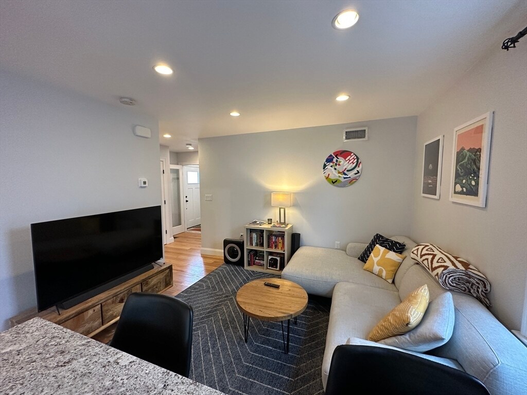 Building Photo - 38 Porter St