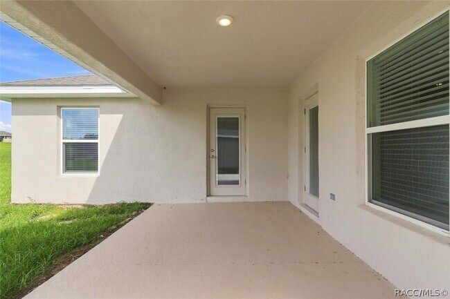 Building Photo - 336 W Rexford Dr