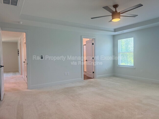 Building Photo - 16 Clear Creek Cir