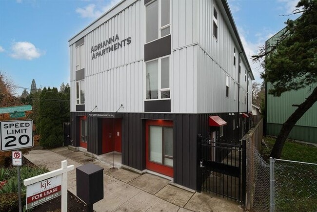 Building Photo - First Floor Front Facing Vibrant Stylish O...