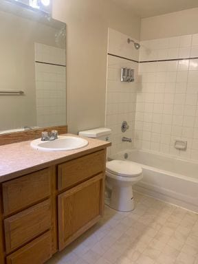 Building Photo - Spacious 3-bed/3-bath in Lake City's Meadowbrook neighborhood available for March 21st at $3695!