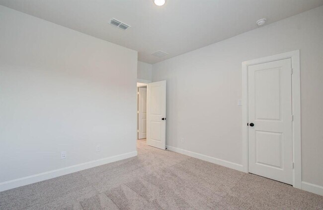 Building Photo - 1515 Noble Pk Dr