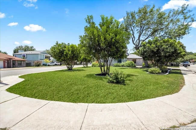 Building Photo - 10133 Sandyglen