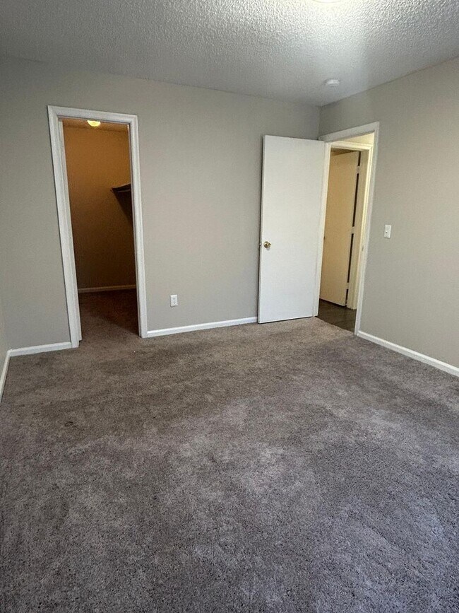 Building Photo - Modern Comfort & Convenience at Westfield Gardens Lexington - 353A