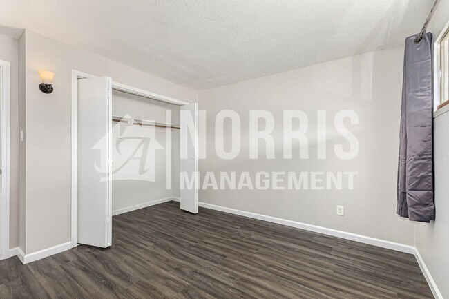 Building Photo - Convenient, Beautifully Updated Space Available Now!