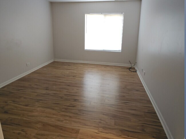 Building Photo - 711 Tipperary Ct