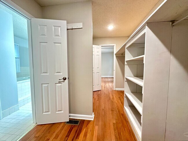 Building Photo - Stunning Single-Family Home with Plenty of...