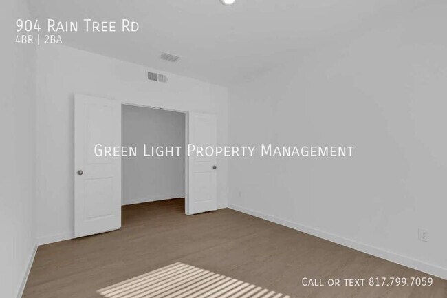 Building Photo - 904 Raintree Rd