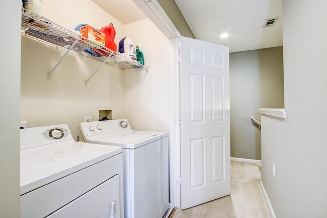 Building Photo - 8114 Anna Ct